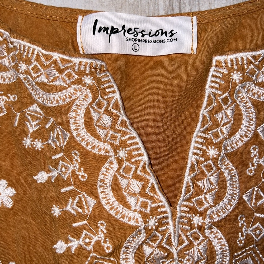 NWOT Impressions Embroidered Blouse - Picture 7 of 10